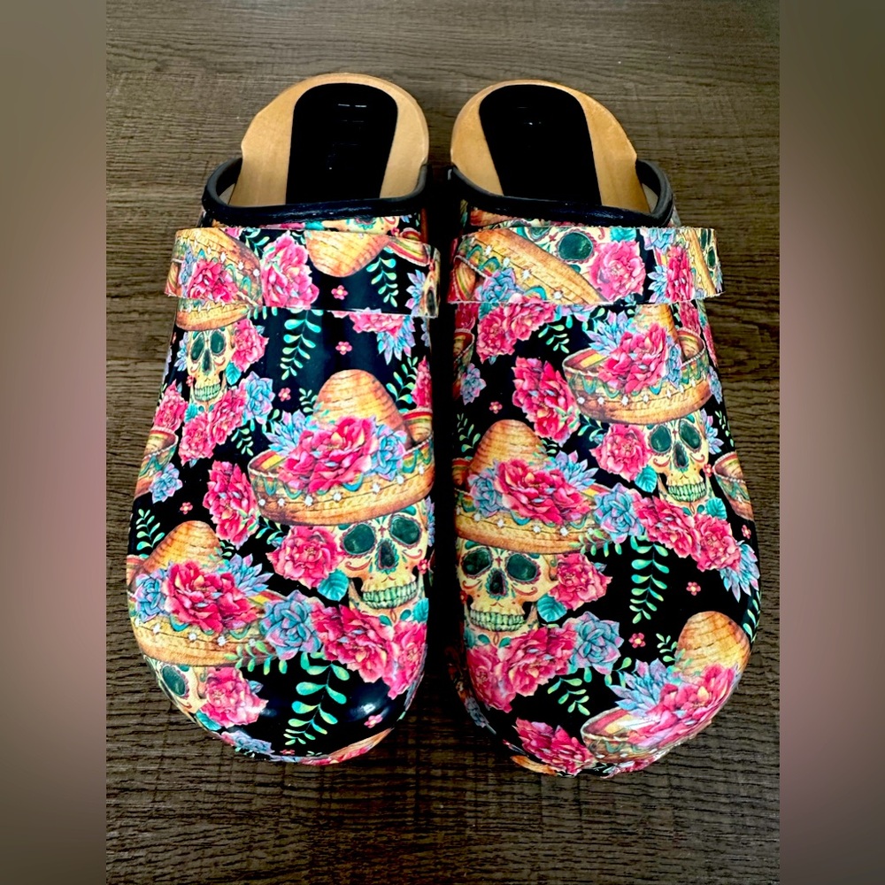 Women's Floral Skull Clogs Mule - Black with Pink Accents